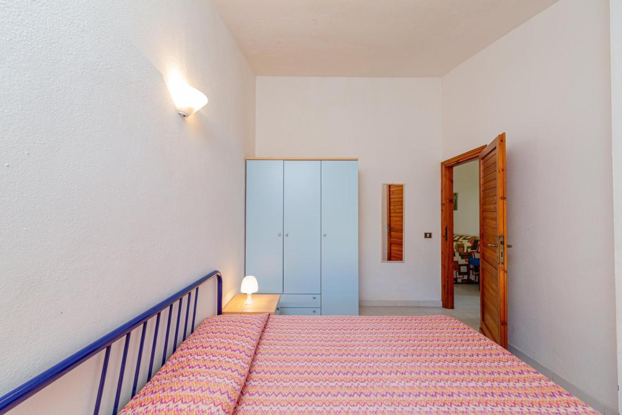 Appartamento Trilocale Le Canne 6 Posti Letto Con Giardino Сан Теодоро Екстериор снимка